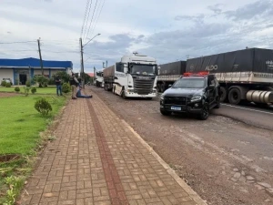 Caminhoneiro é preso com cocaína e crack