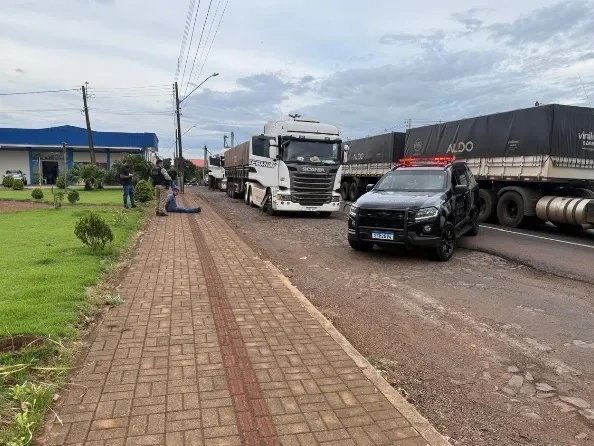 Caminhoneiro é preso com cocaína e crack