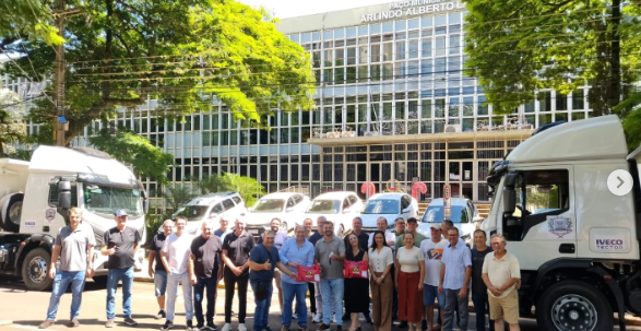 Dois caminhões bitruck e cinco veículos reforçam a frota da prefeitura rondonense