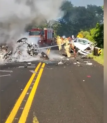 Homem morre carbonizado em acidente