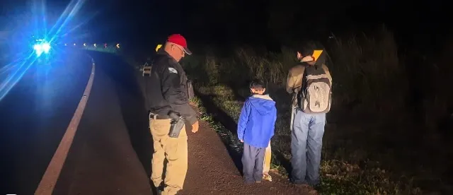 Policia Rodoviária resgata crianças que caminhavam sozinhas em rodovia durante a madrugada