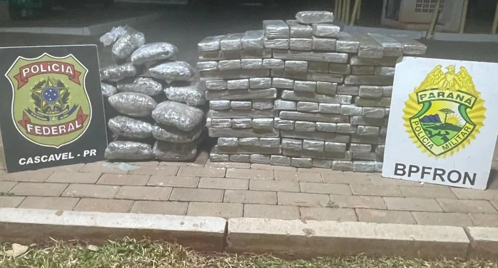 Mulher é presa no interior de veiculo carregado com maconha