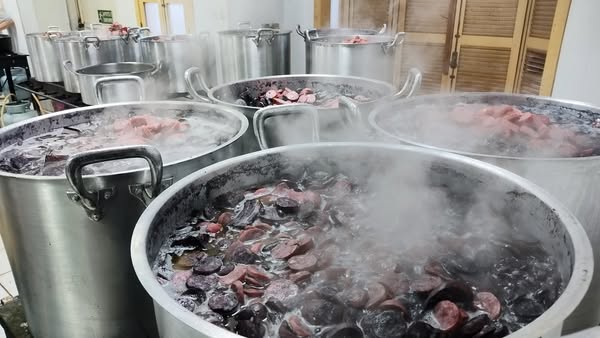 Hoje é dia de FEIJOADA!