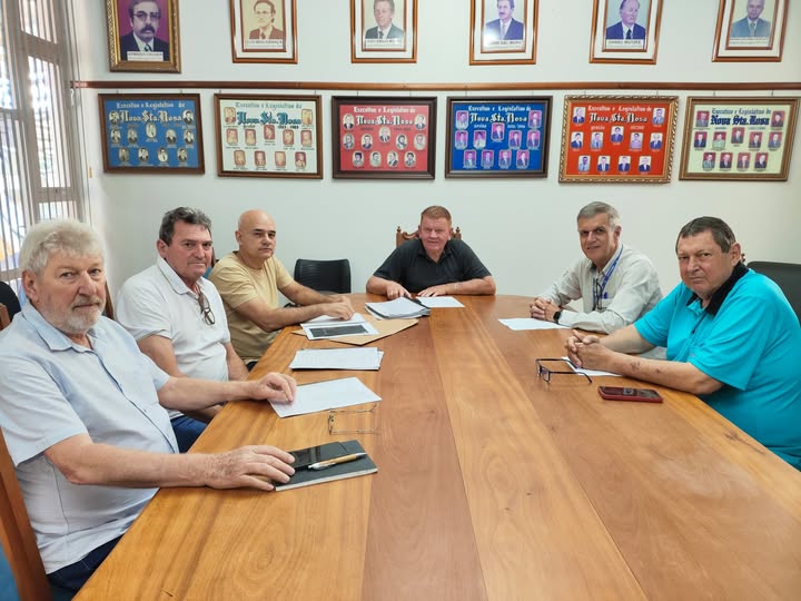 IDR-PR faz entrega projetos de readequação de estradas rurais em Nova Santa Rosa