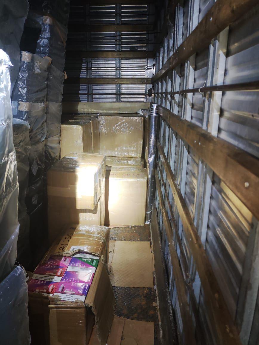 Caminhão com placas de Nova Santa Rosa é apreendido com contrabando e motorista é preso