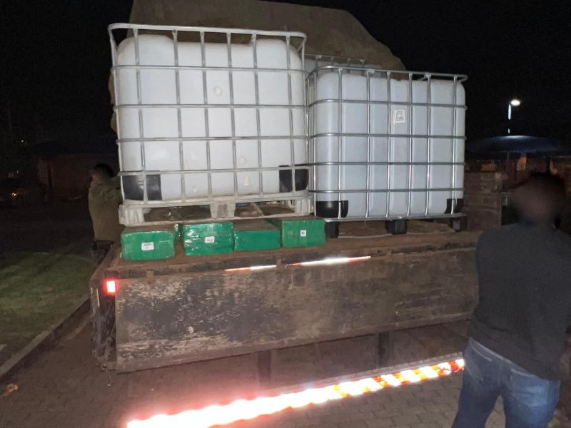 Caminhão com uma tonelada de maconha é apreendido em Mercedes