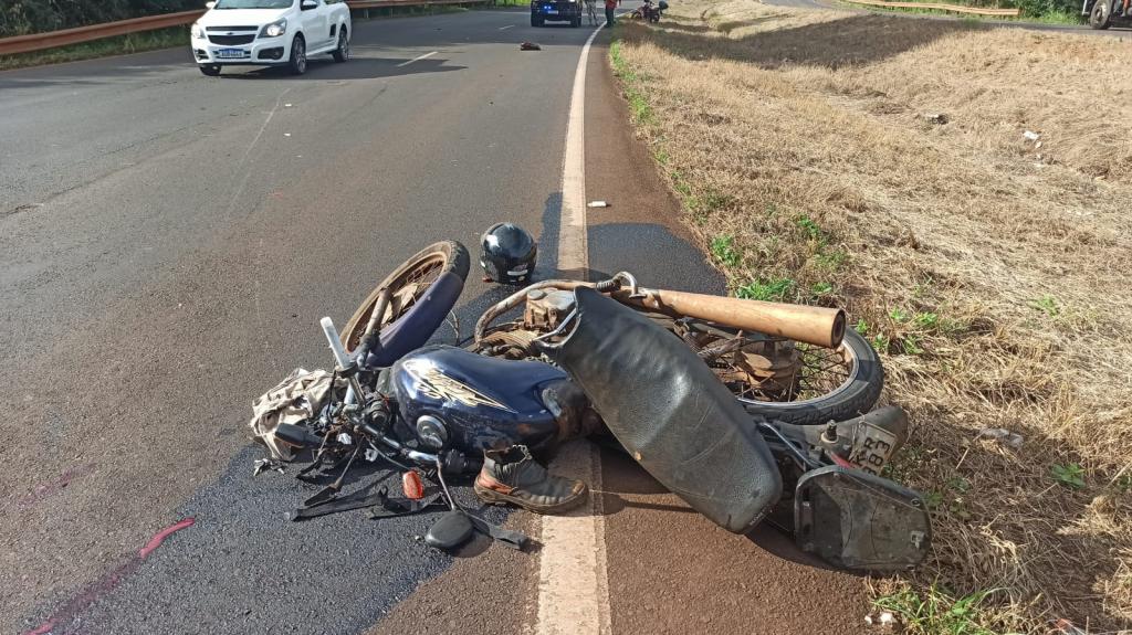 Motociclista bate na traseira de caminhão na 163 em Toledo
