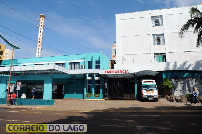 Mulher baleada na cabeça em Santa Helena Velha morre no hospital; suspeito segue foragido