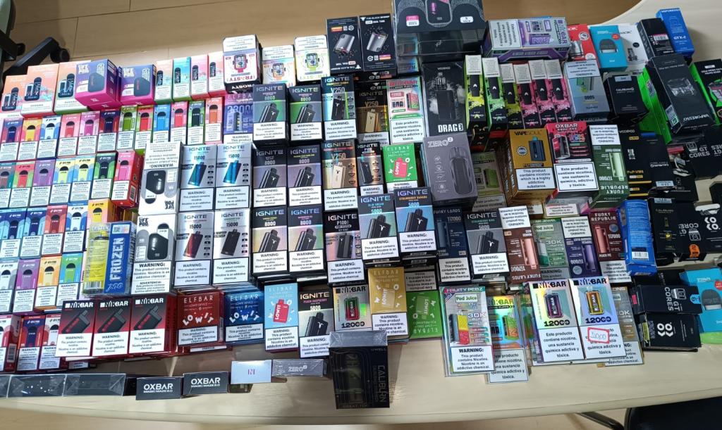 Polícia Civil de Palotina apreende mais de 400 cigarros eletrônicos após PM recolher dispositivo com estudante