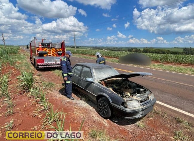 Incêndio em automóvel mobiliza Corpo de Bombeiros na PR-495 entre Santa Helena e Missal