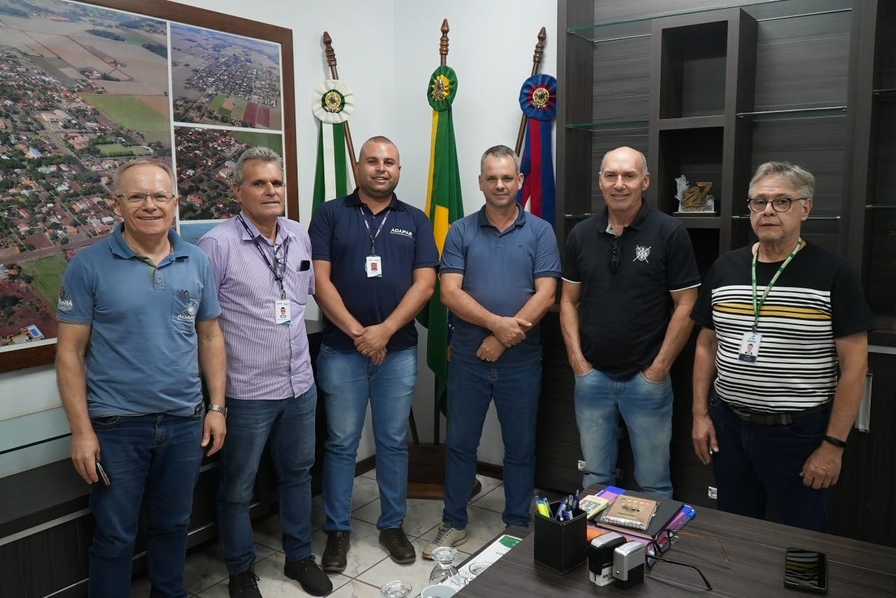 Representantes da Adapar visitam prefeito Canela em Quatro Pontes