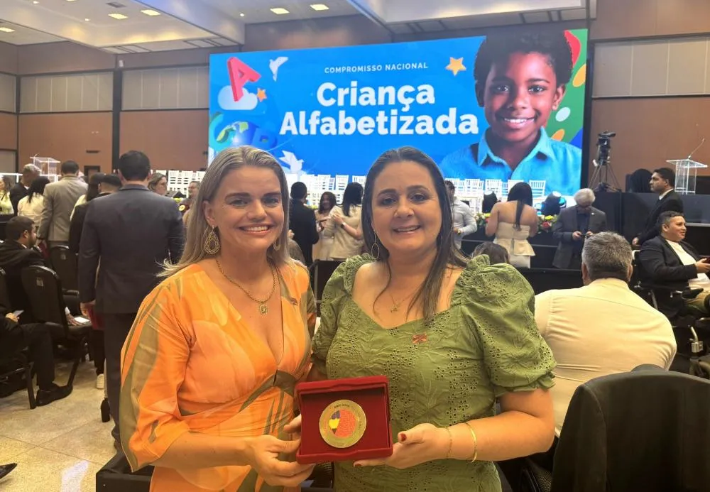 Em Brasília, Mercedes é premiada nacionalmente com o Selo Ouro na Educação