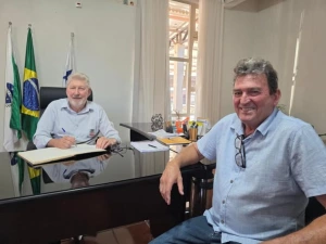  Prefeito Lari Hitz reassume comando da Prefeitura de Nova Santa Rosa após período de férias