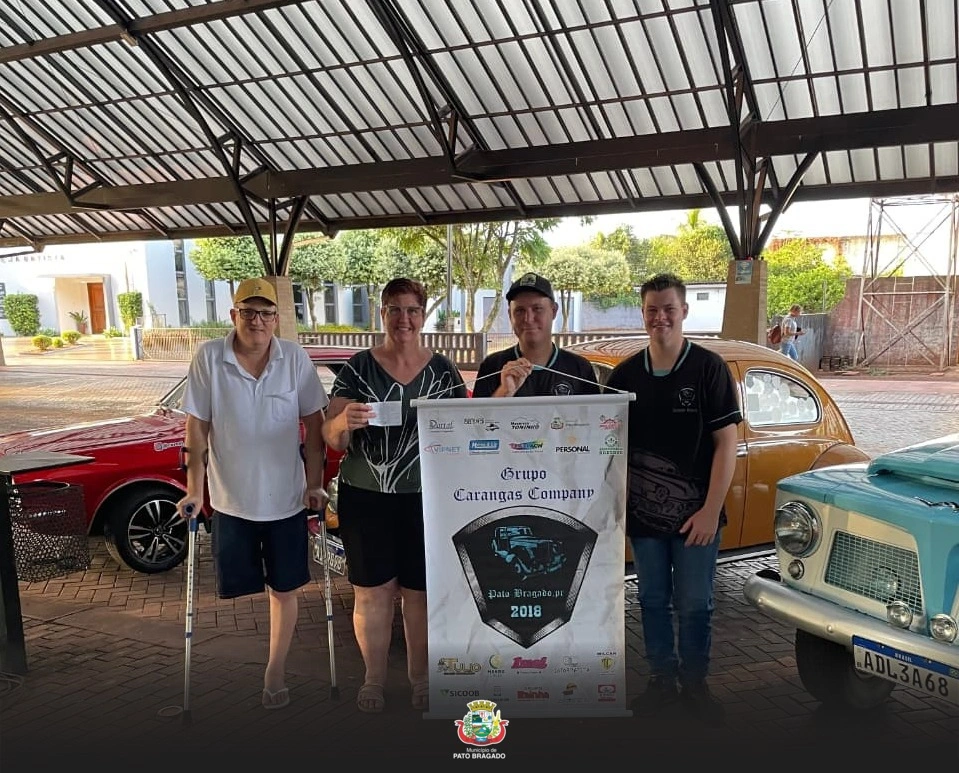 Carangas Company destina lucro do 3º Encontro de Carros Antigos para cuidadora de animais de Pato Bragado