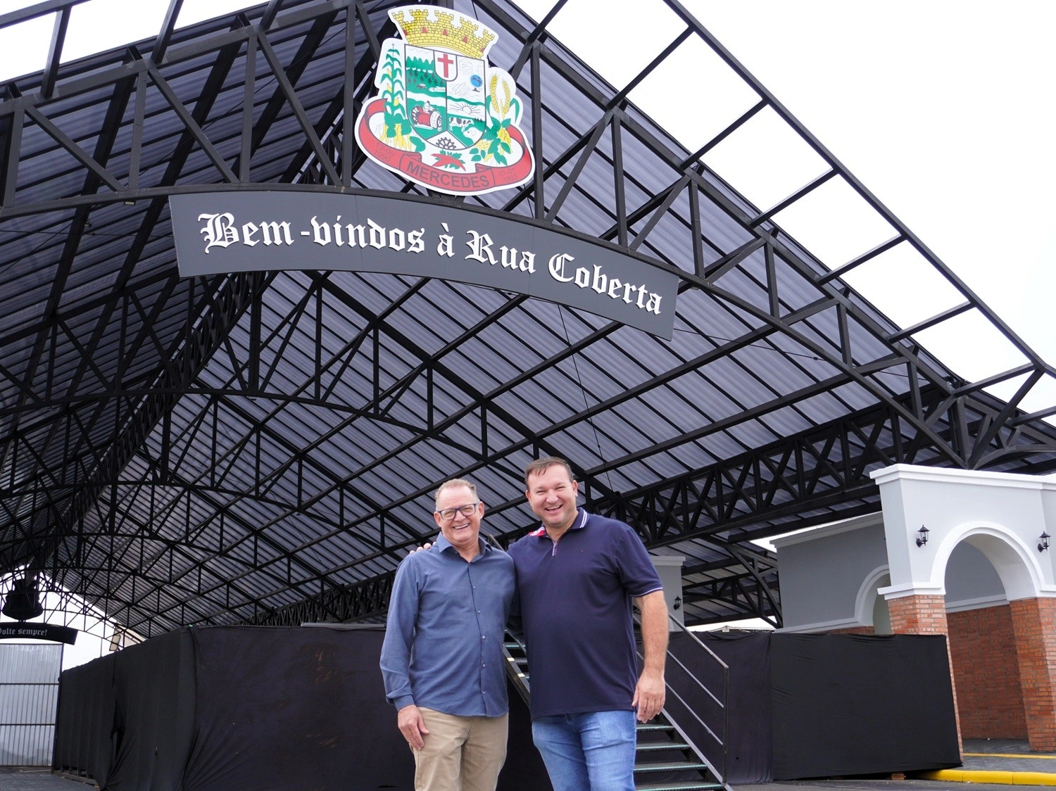 Mercedes inaugura a Rua Coberta com show de Amado Batista nesta quinta