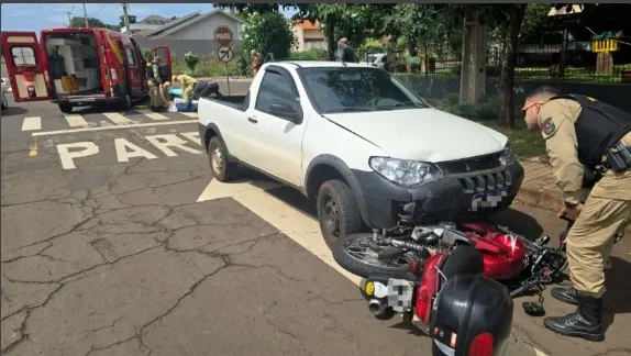 Idoso resulta com fatura em acidente entre moto e Fiat Strada