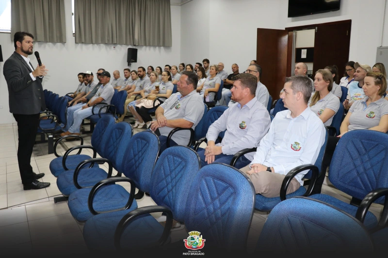 Pato Bragado promove capacitação sobre contratações públicas com uso de Inteligência Artificial