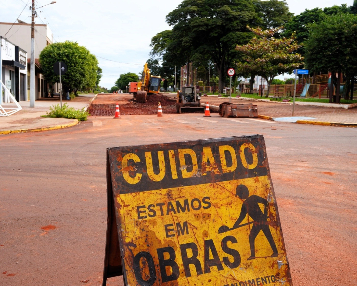 Mercedes inicia obra de recapeamento em ruas centrais da cidade  