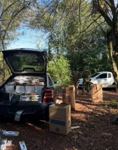 Cigarros e veículos são apreendidos no interior de Mercedes