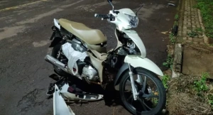 Motociclista resulta gravemente ferida em acidente 
