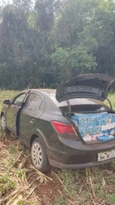Traficante abandona Prisma carregado com cigarros próximo a Toledo