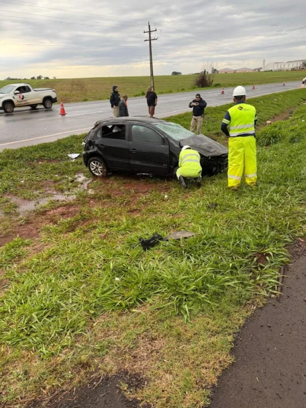 Gol conduzido por rondonense capota e deixa três pessoas gravemente feridas em Toledo