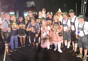  Equipe Rei do Chopp vence o Concurso Schnelltrinken da 36ª Oktoberfest