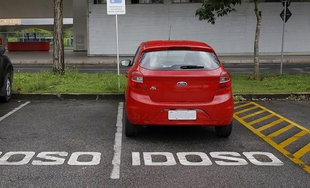 Credenciais de estacionamento para idosos e PCDs podem ser feitas de maneira digital