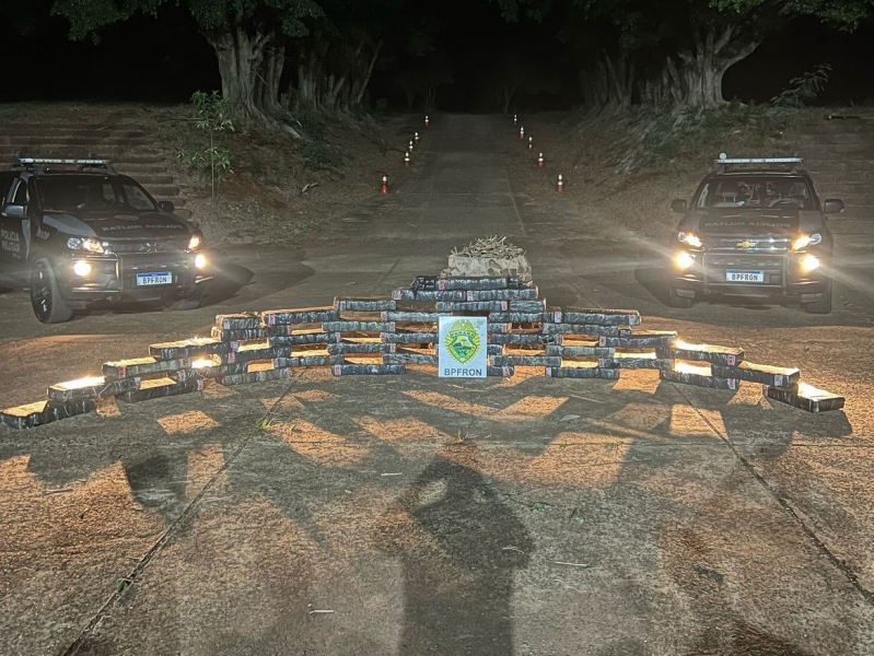 BPFRON apreende 400 kg de maconha em Mercedes